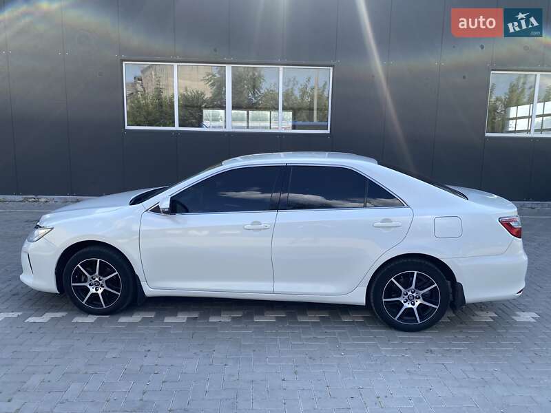 Седан Toyota Camry 2016 в Кропивницком