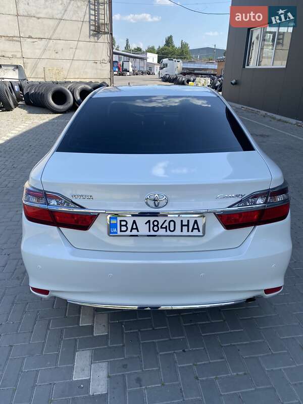 Седан Toyota Camry 2016 в Кропивницком