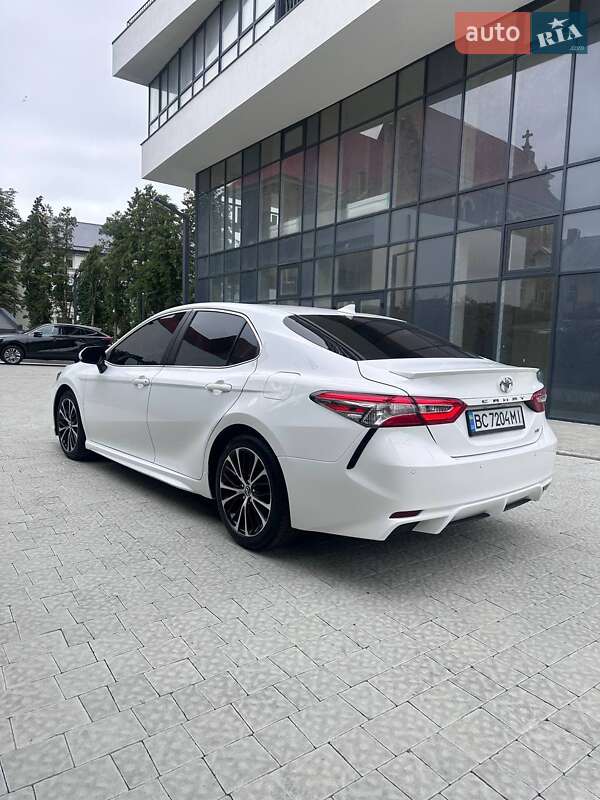 Седан Toyota Camry 2020 в Львові