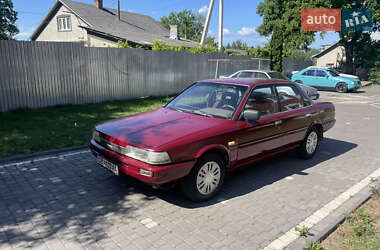 Седан Toyota Camry 1988 в Черновцах