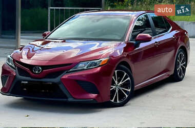Седан Toyota Camry 2018 в Києві