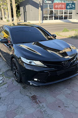 Седан Toyota Camry 2018 в Днепре