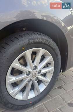 Седан Toyota Camry 2015 в 