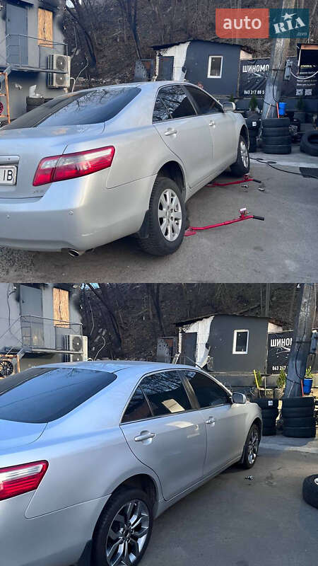 Седан Toyota Camry 2006 в Киеве