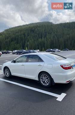 Седан Toyota Camry 2016 в Прилуках
