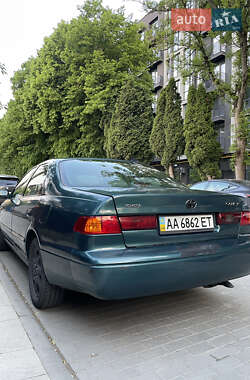 Седан Toyota Camry 2001 в 