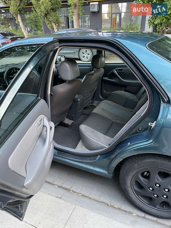 Седан Toyota Camry 2001 в Львове