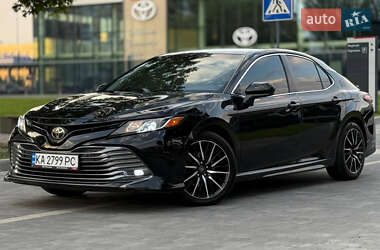 Седан Toyota Camry 2017 в Днепре
