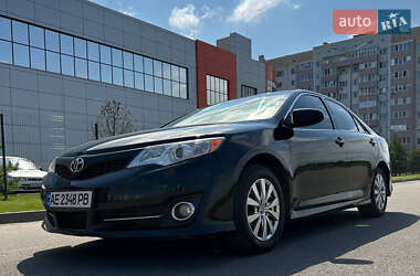 Седан Toyota Camry 2014 в Дніпрі