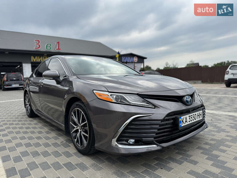 Седан Toyota Camry 2021 в Ирпене