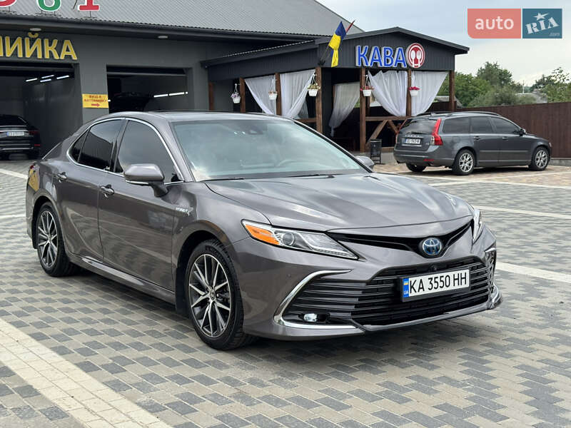 Седан Toyota Camry 2021 в Ирпене