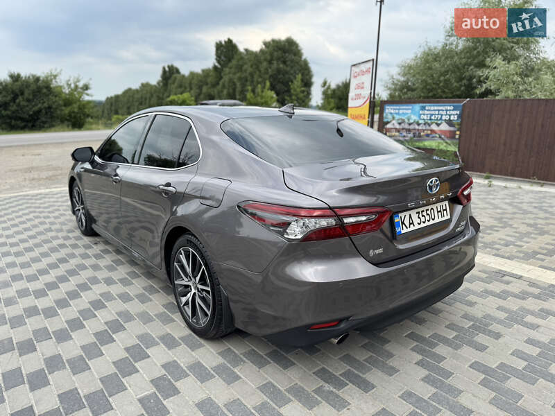 Седан Toyota Camry 2021 в Ирпене