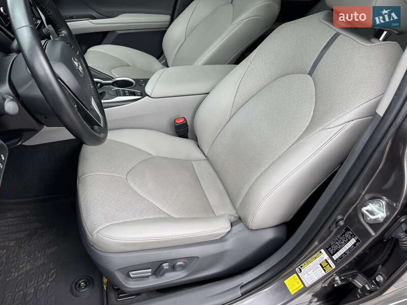 Седан Toyota Camry 2021 в Ирпене