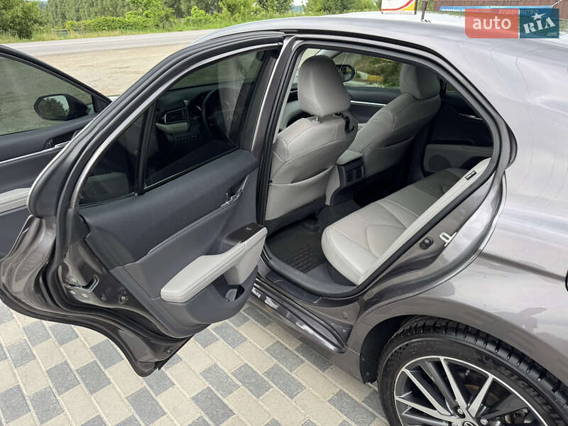 Седан Toyota Camry 2021 в Ирпене