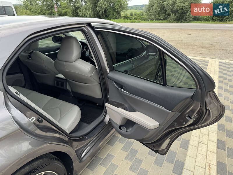 Седан Toyota Camry 2021 в Ирпене