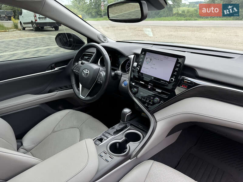 Седан Toyota Camry 2021 в Ирпене