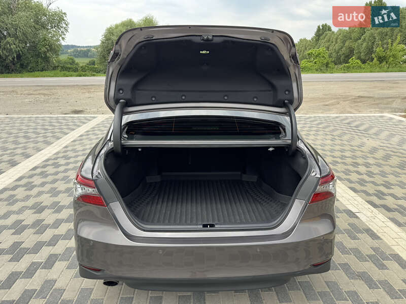 Седан Toyota Camry 2021 в Ирпене