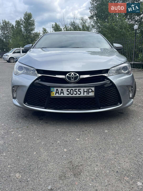 Седан Toyota Camry 2015 в Киеве