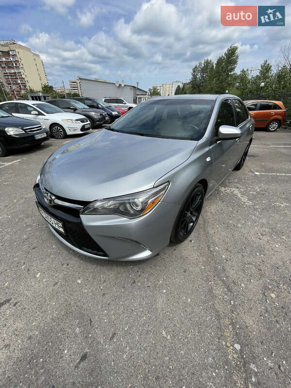 Седан Toyota Camry 2015 в Киеве