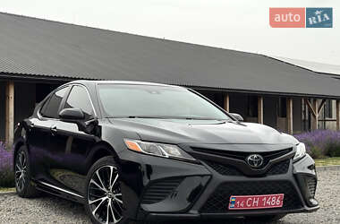 Седан Toyota Camry 2020 в Львове