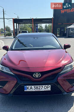 Седан Toyota Camry 2018 в Полтаві