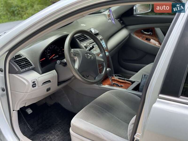 Седан Toyota Camry 2007 в Золочеве
