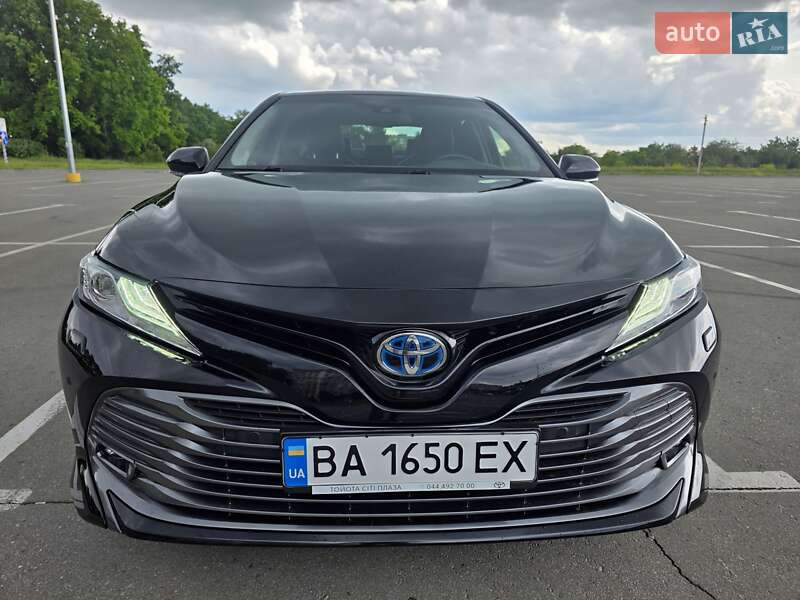 Toyota Camry 2019
