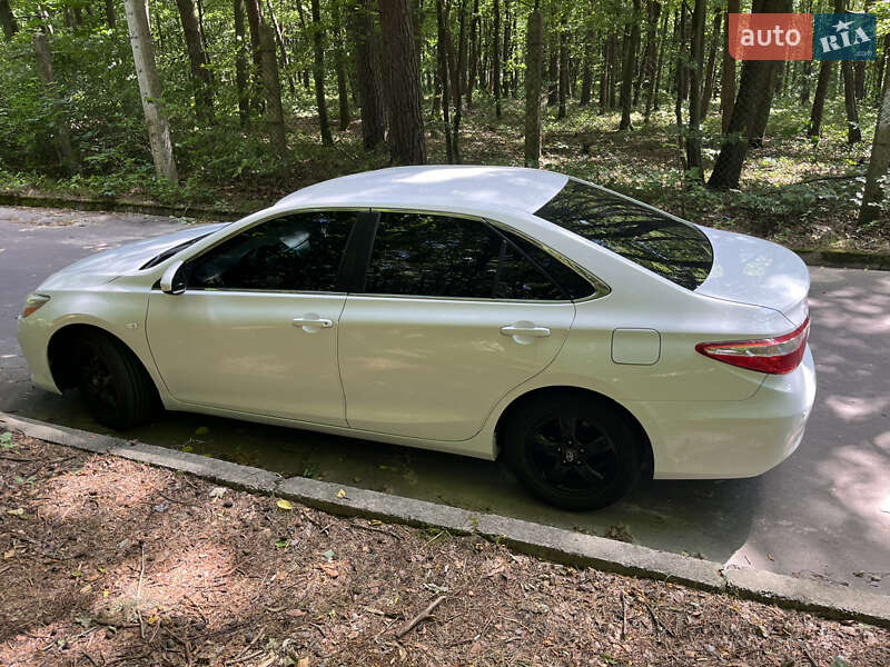 Седан Toyota Camry 2015 в Львові