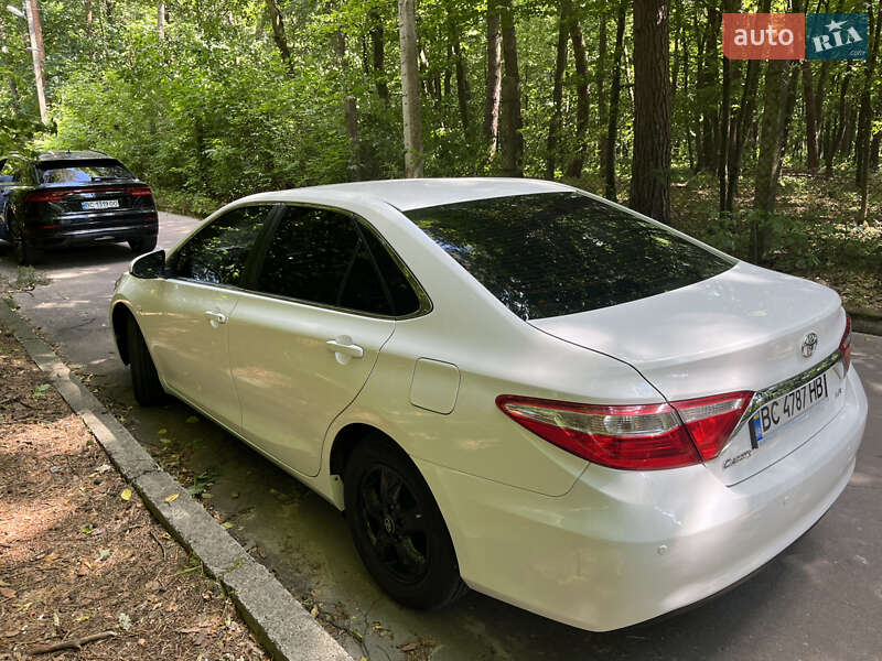 Седан Toyota Camry 2015 в Львові
