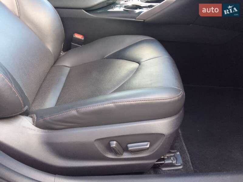 Седан Toyota Camry 2019 в Виннице