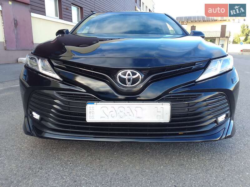Седан Toyota Camry 2019 в Виннице