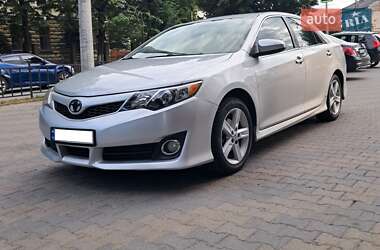 Седан Toyota Camry 2012 в Черновцах
