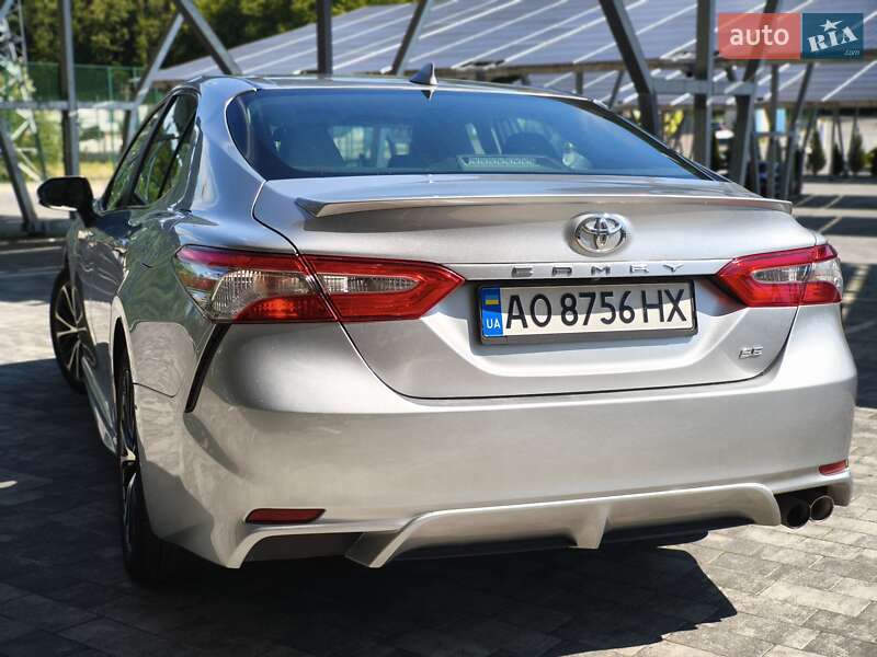 Седан Toyota Camry 2018 в Львові