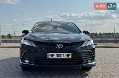 Седан Toyota Camry 2023 в 