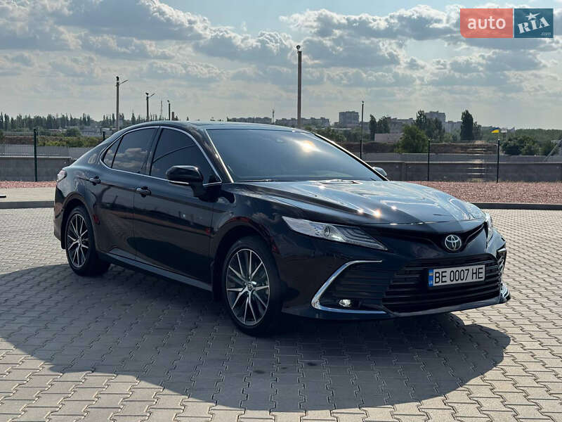 Седан Toyota Camry 2023 в Миколаєві