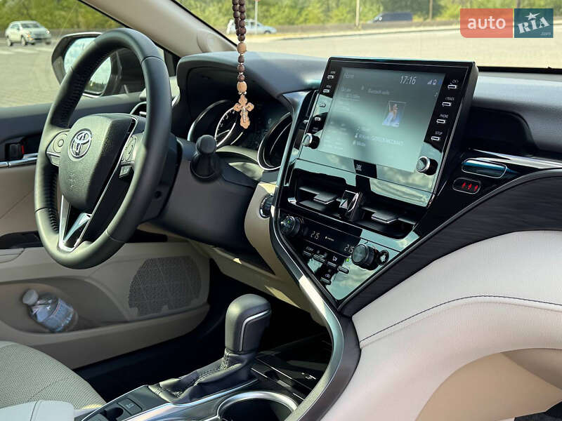 Седан Toyota Camry 2023 в Миколаєві