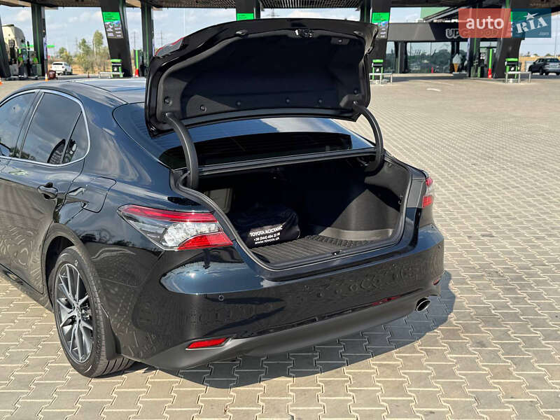 Седан Toyota Camry 2023 в Миколаєві