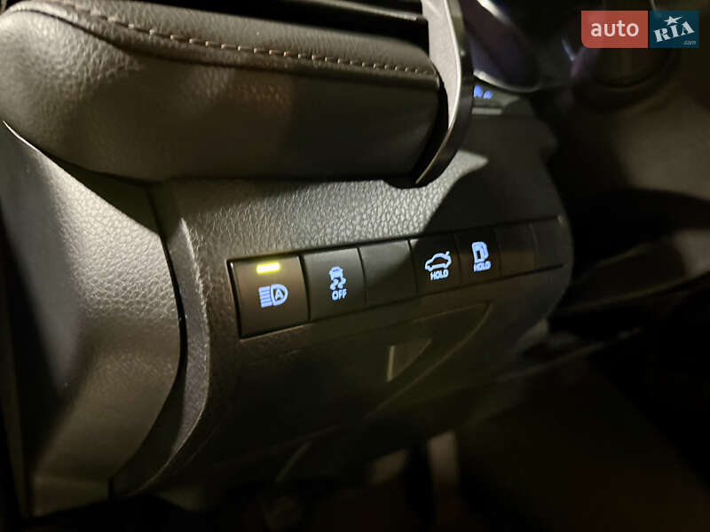 Седан Toyota Camry 2019 в Киеве