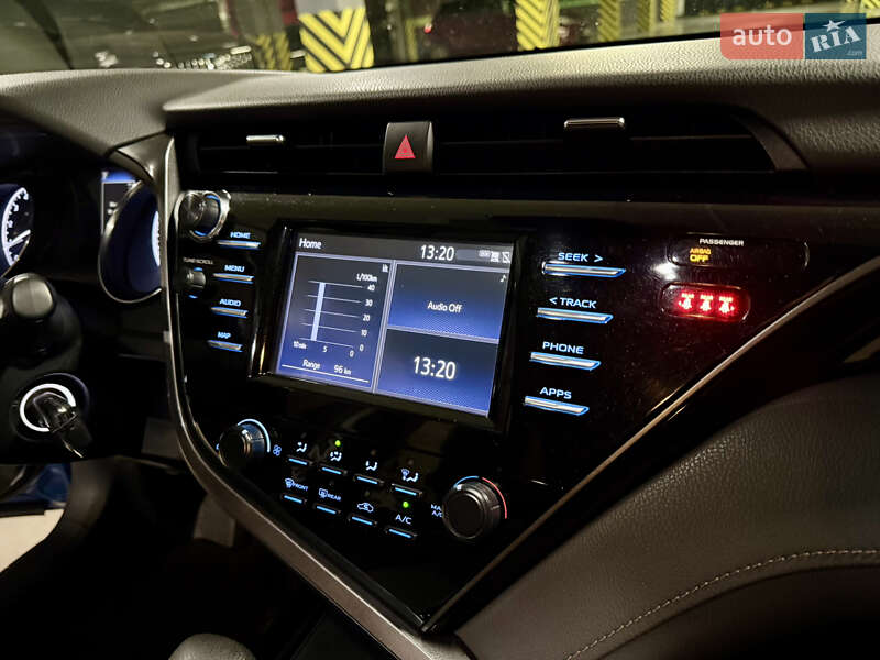 Седан Toyota Camry 2019 в Киеве