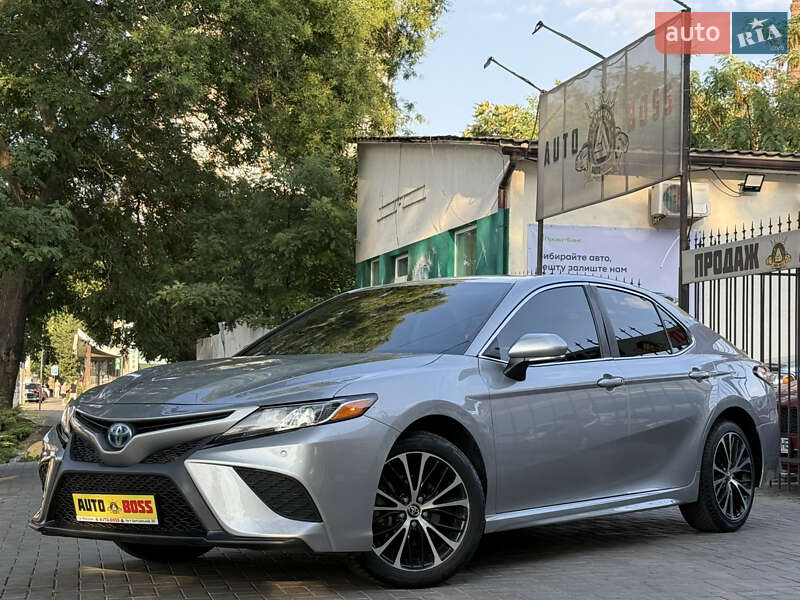 Седан Toyota Camry 2018 в 