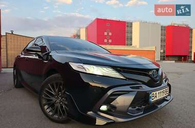 Седан Toyota Camry 2019 в Києві