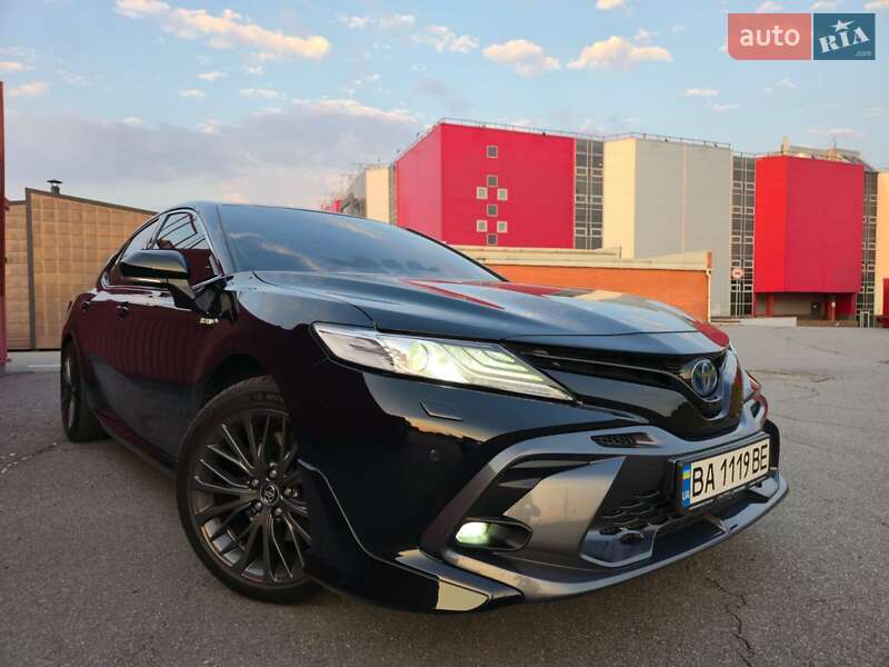 Toyota Camry 2019