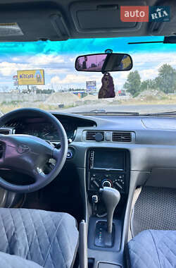 Седан Toyota Camry 2000 в Києві