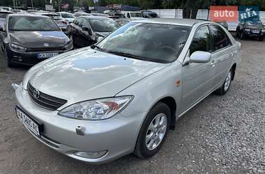 Седан Toyota Camry 2004 в Києві