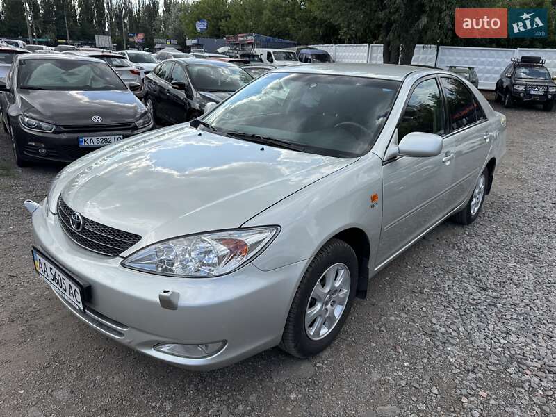 Toyota Camry 2004