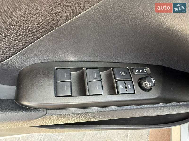 Седан Toyota Camry 2021 в Киеве