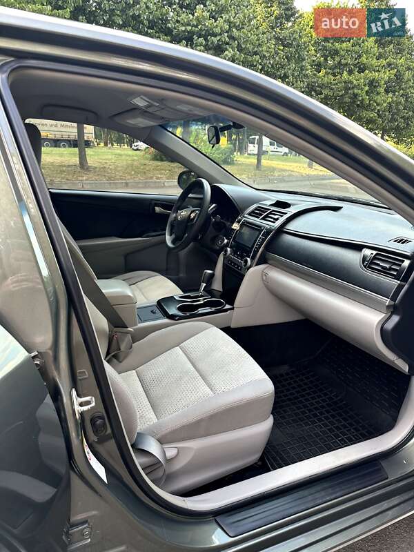 Седан Toyota Camry 2014 в Умані