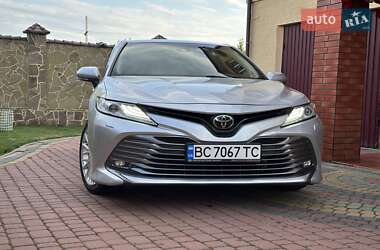 Седан Toyota Camry 2017 в Львове