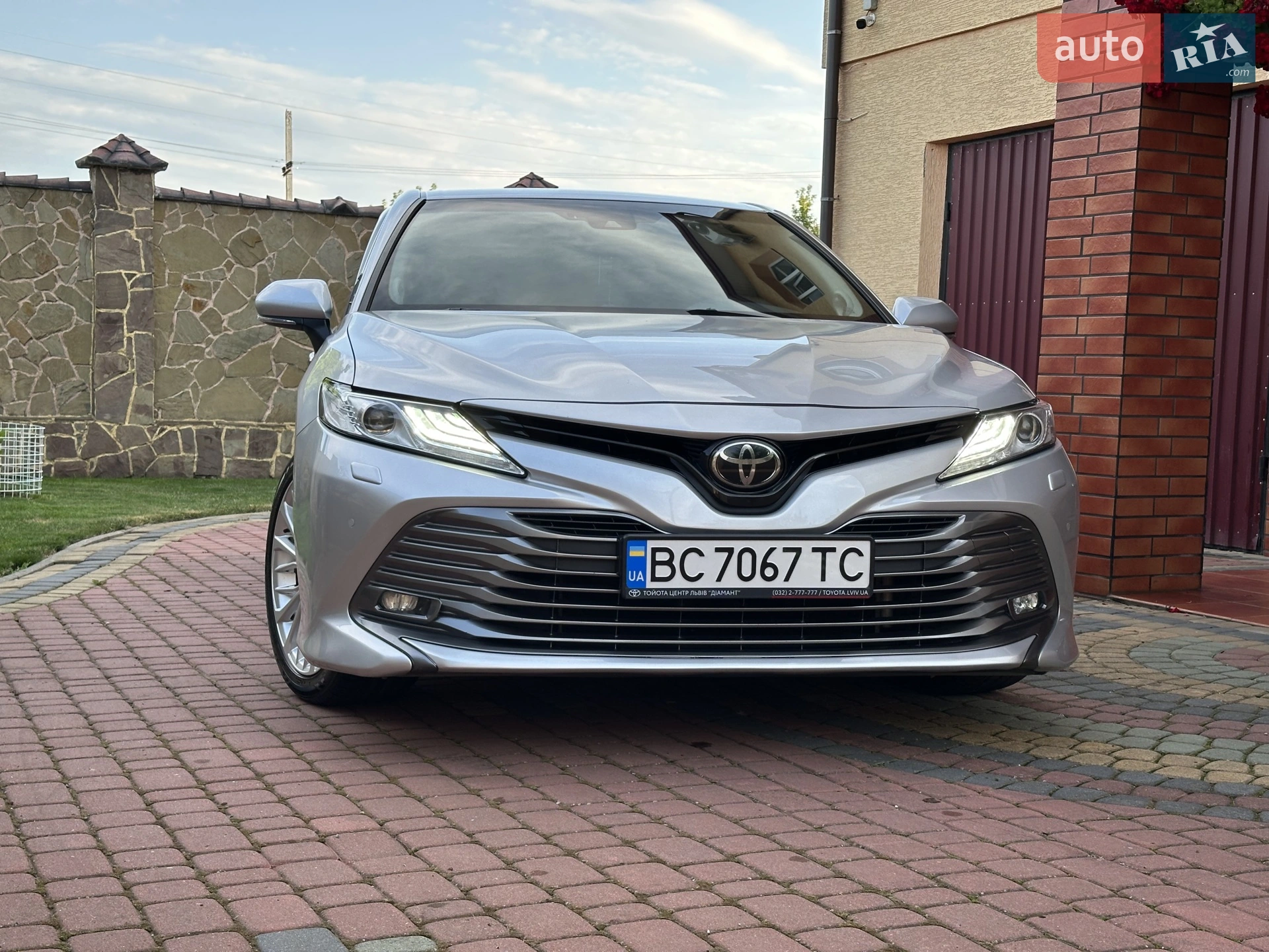 2017 Toyota Camry - мініатюра 2