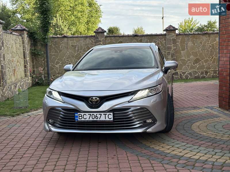 Седан Toyota Camry 2017 в Львові